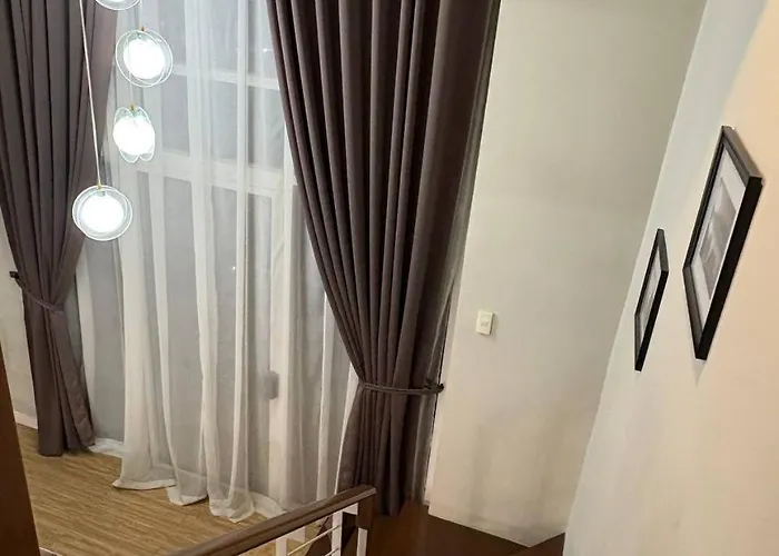 Weni's Place - An Urban Loft Type Apartment *