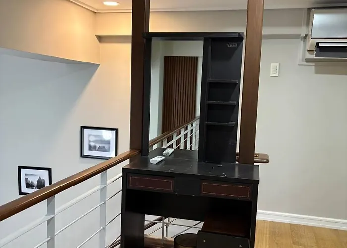 Weni's Place - An Urban Loft Type Apartment *
